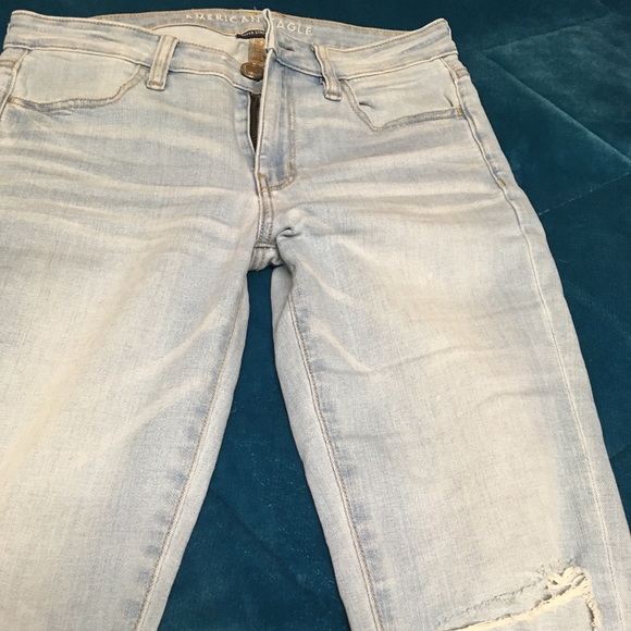 AEO Light-Wash Distressed Jegging (NWOT) - Picture 7 of 8